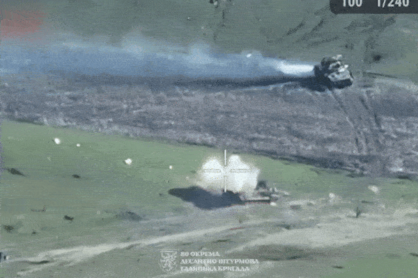 Video UAV Ukraine bắn cháy hàng loạt xe bọc thép của Nga ở Kursk