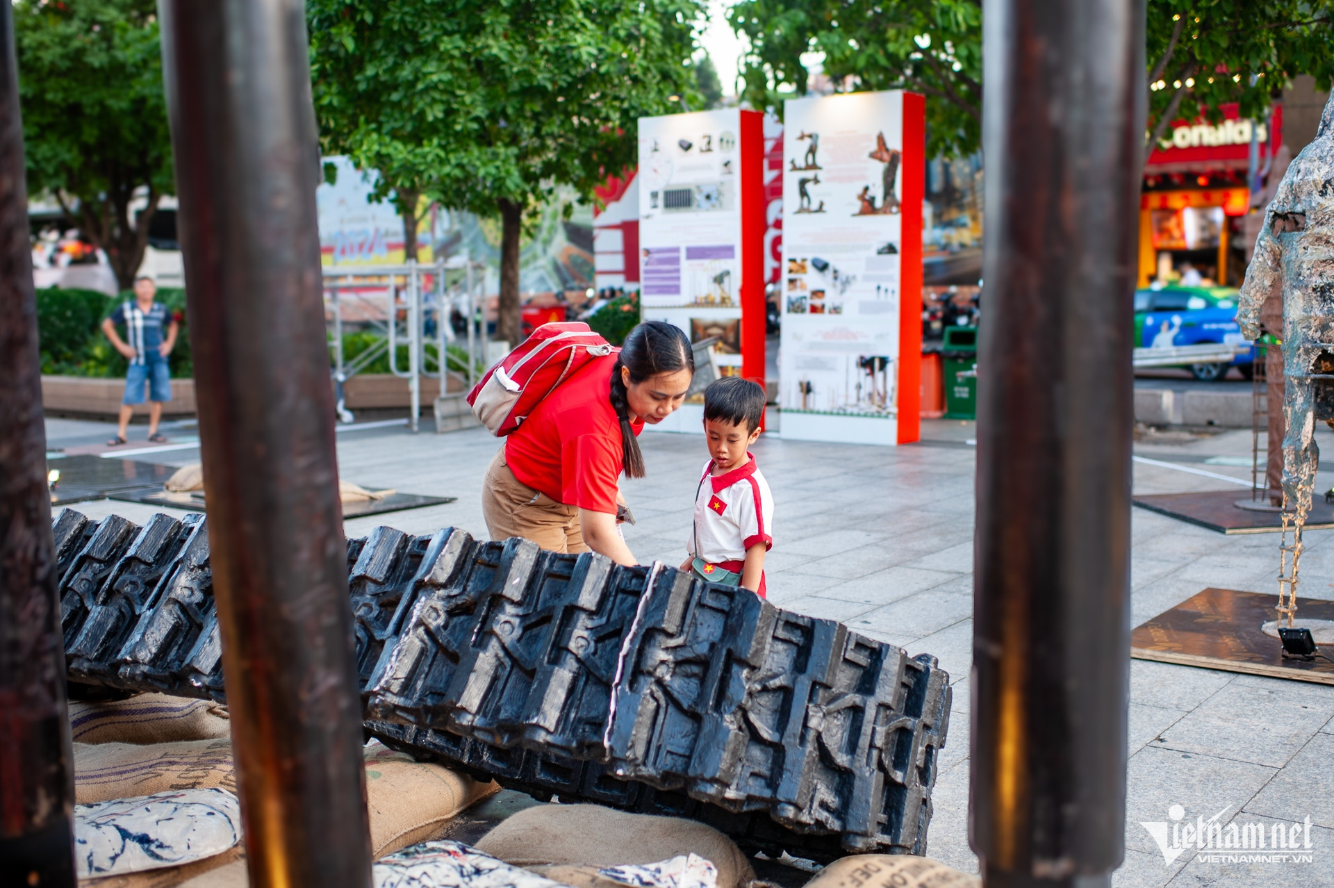 W-tphcm (2 of 3).jpg