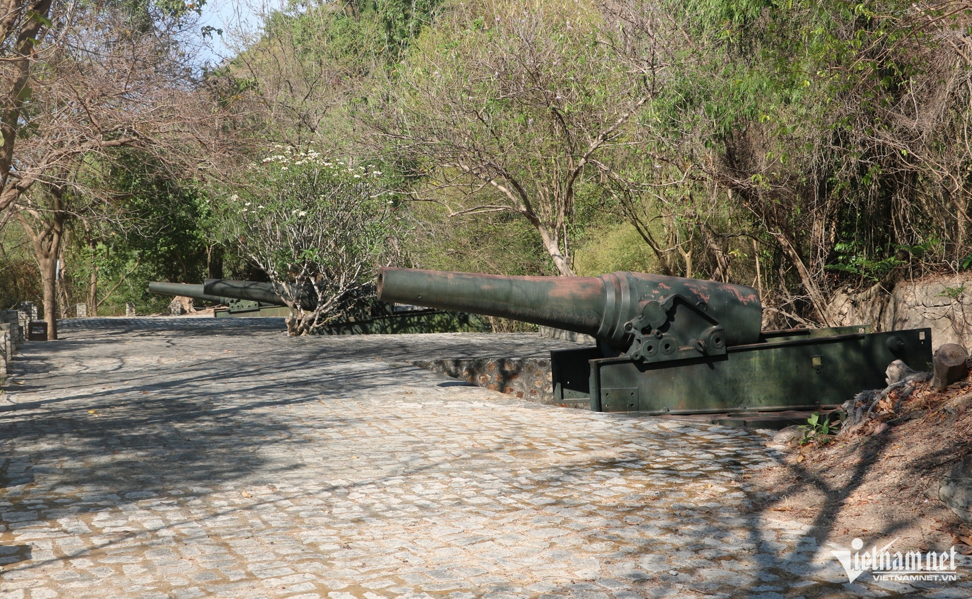 W-trận địa pháo cổ Núi Lớn và hầm thủy lôi vũng tàu.JPG.jpg