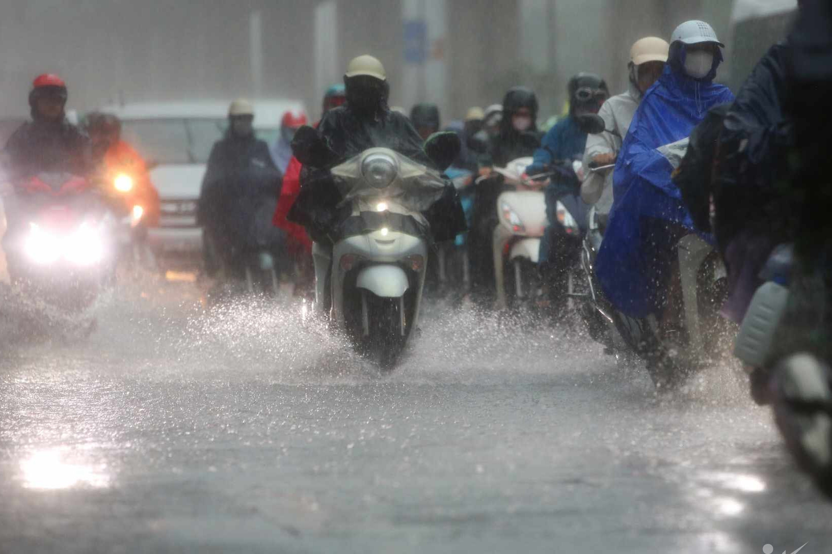 Dự báo thời tiết 27/4/2025: Gió mùa đông bắc về, miền Bắc mưa to