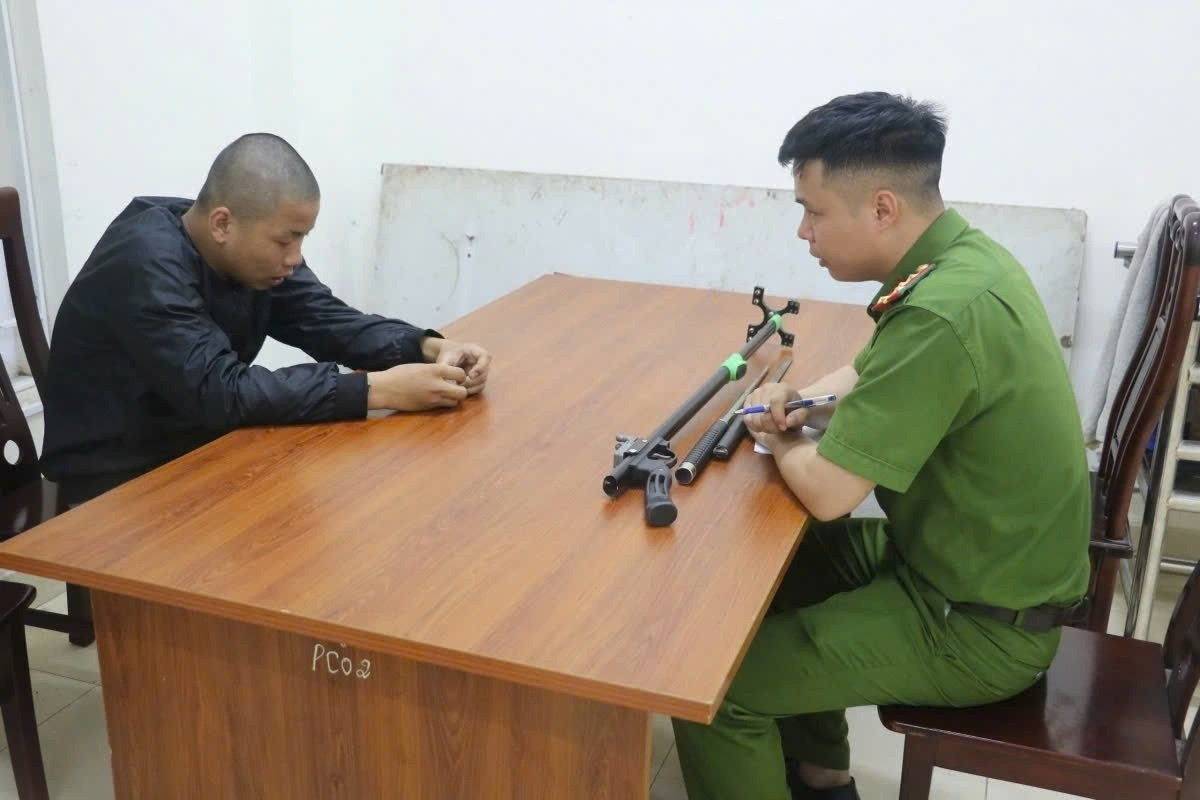 Bắt giữ 6 thanh, thiếu niên chuyên mang súng bắn đạn bi đi cướp vào ban đêm