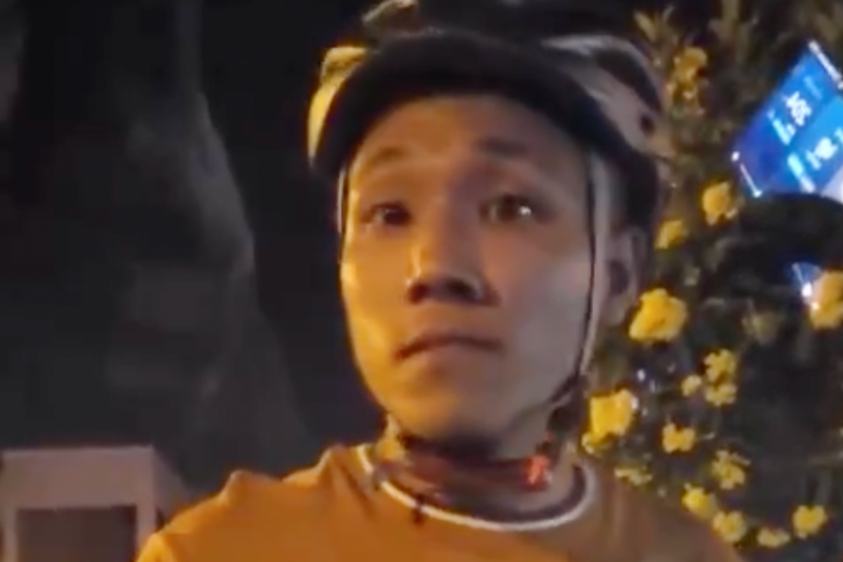 Bắt người đi xe máy chặn đầu ô tô, cầm vật nhọn dọa tài xế