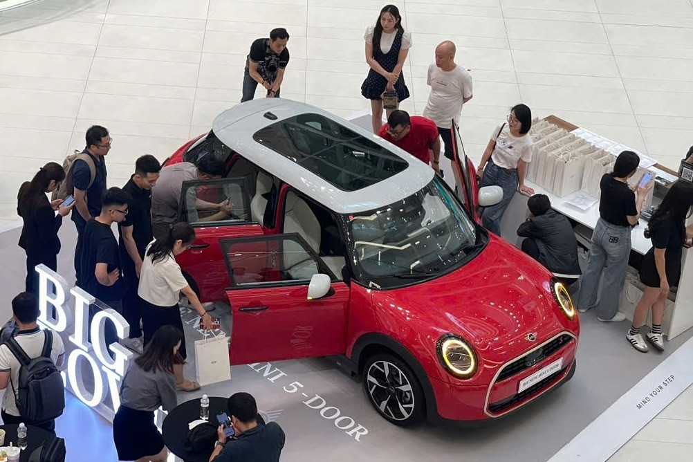 Bộ đôi MINI Cooper S giá hơn 2 tỷ: Xe sang cá tính nhưng không dành cho số đông