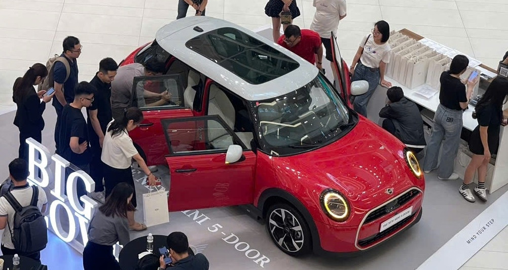 Bộ đôi MINI Cooper S giá hơn 2 tỷ: Xe sang cá tính nhưng không dành cho số đông