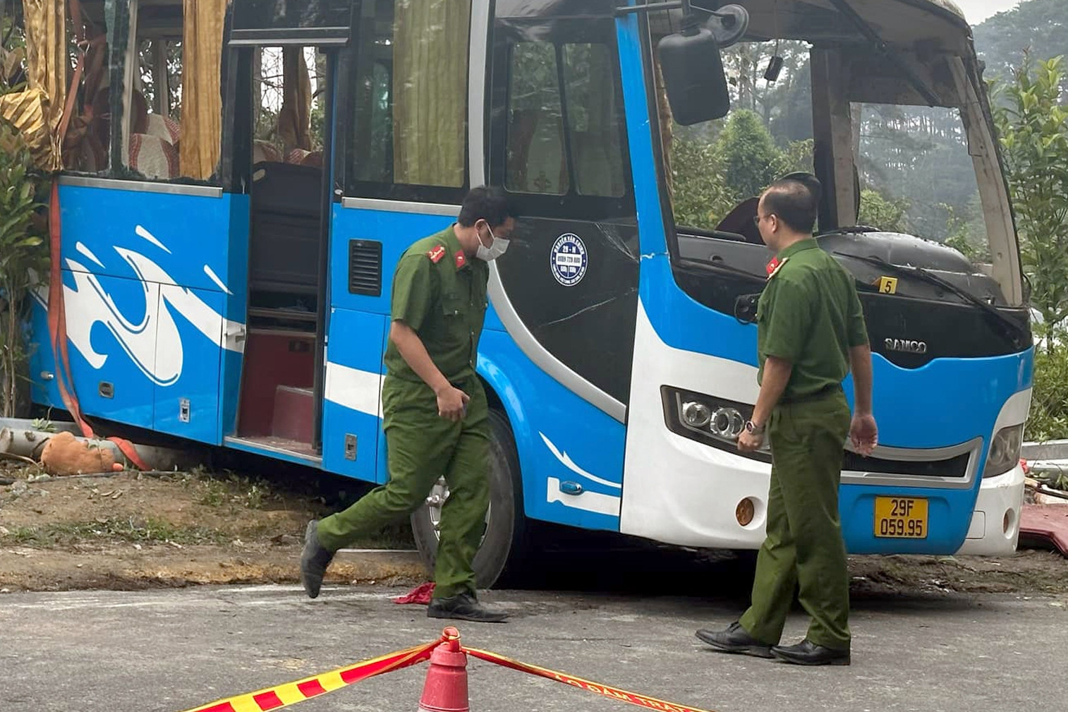 Công an thông tin nguyên nhân vụ lật xe khách 3 người chết ở Tam Đảo
