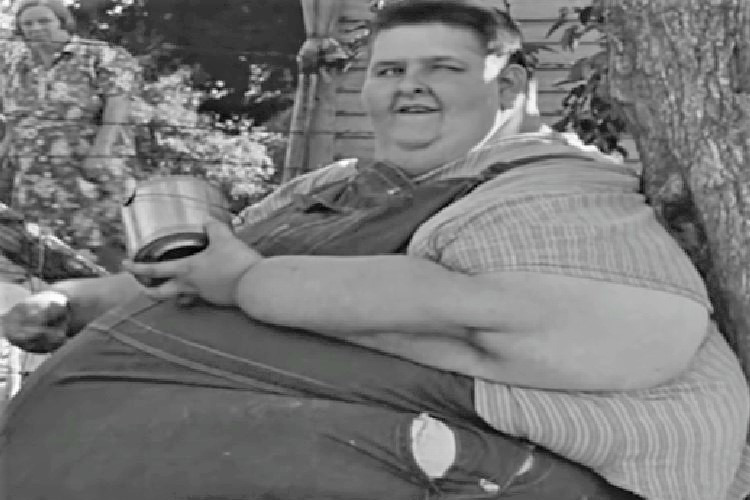 Cuộc đời đau buồn của 'người khổng lồ' 635kg nặng nhất mọi thời đại