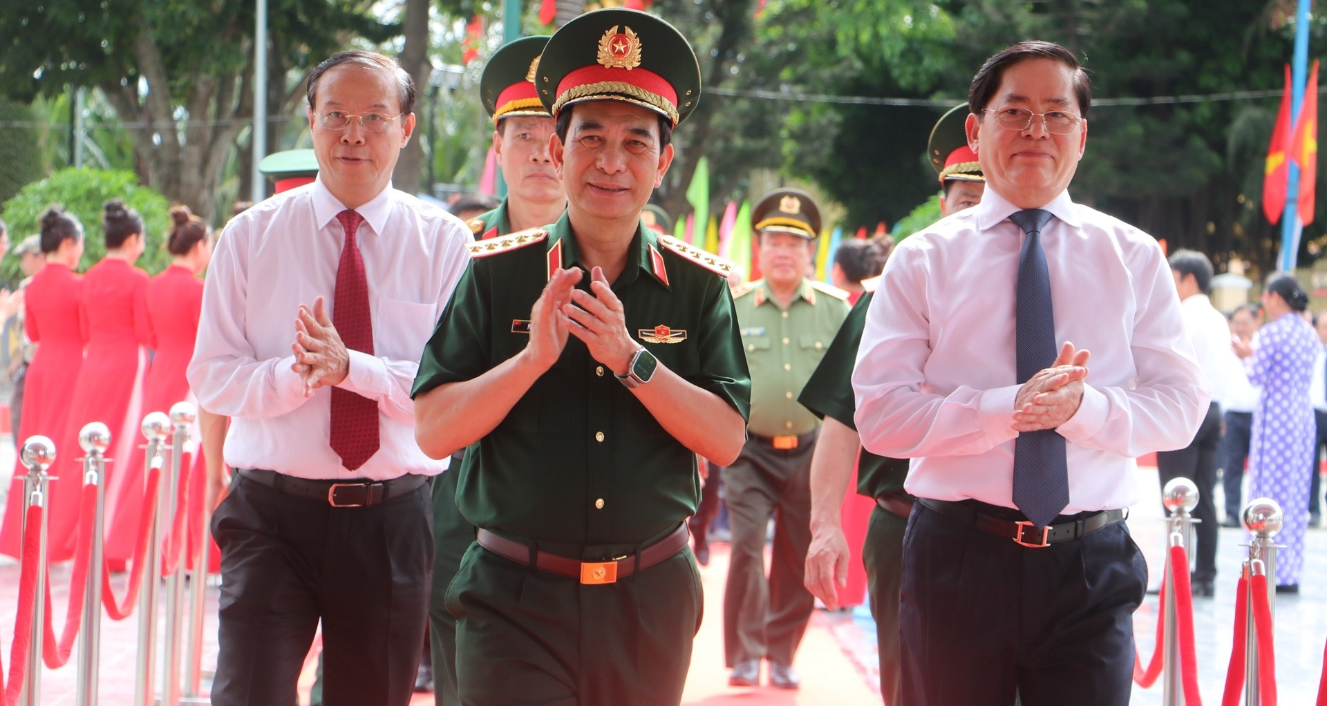 Đại tướng Phan Văn Giang dự lễ khánh thành tượng đài Anh hùng liệt sĩ Võ Thị Sáu