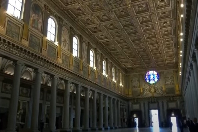 Hàng trăm nghìn người đứng bên đường tiễn biệt Giáo hoàng Francis