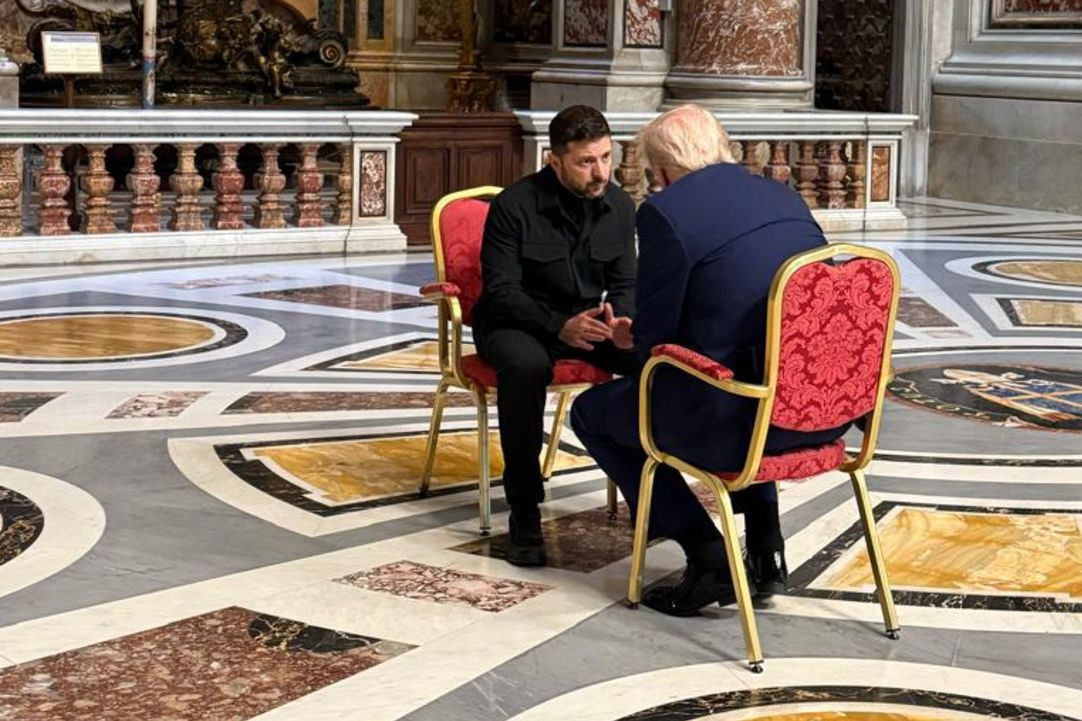 Hình ảnh ông Trump gặp riêng Tổng thống Ukraine Zelensky tại Vatican
