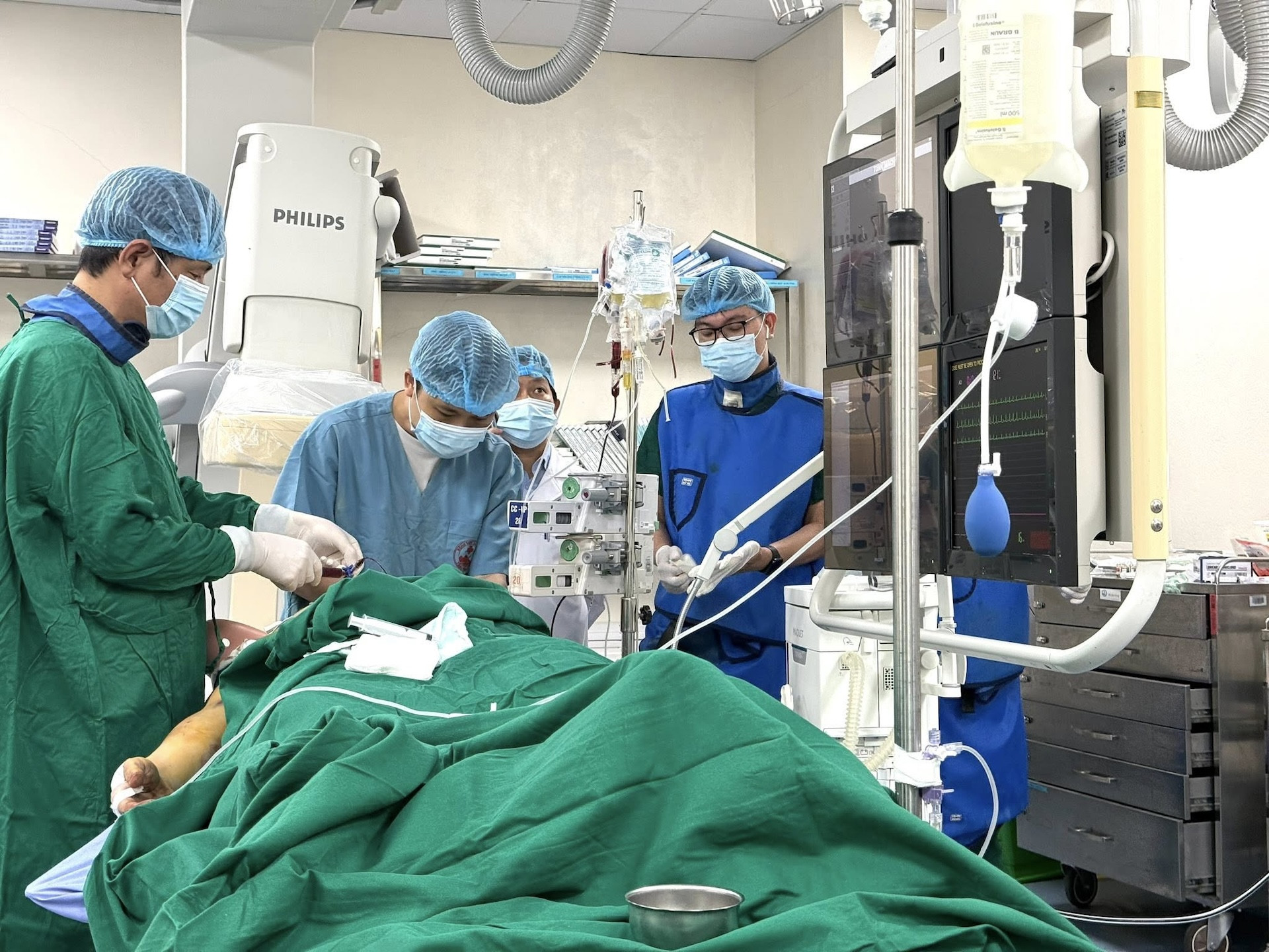 lat xe khach Tam Dao.jpg