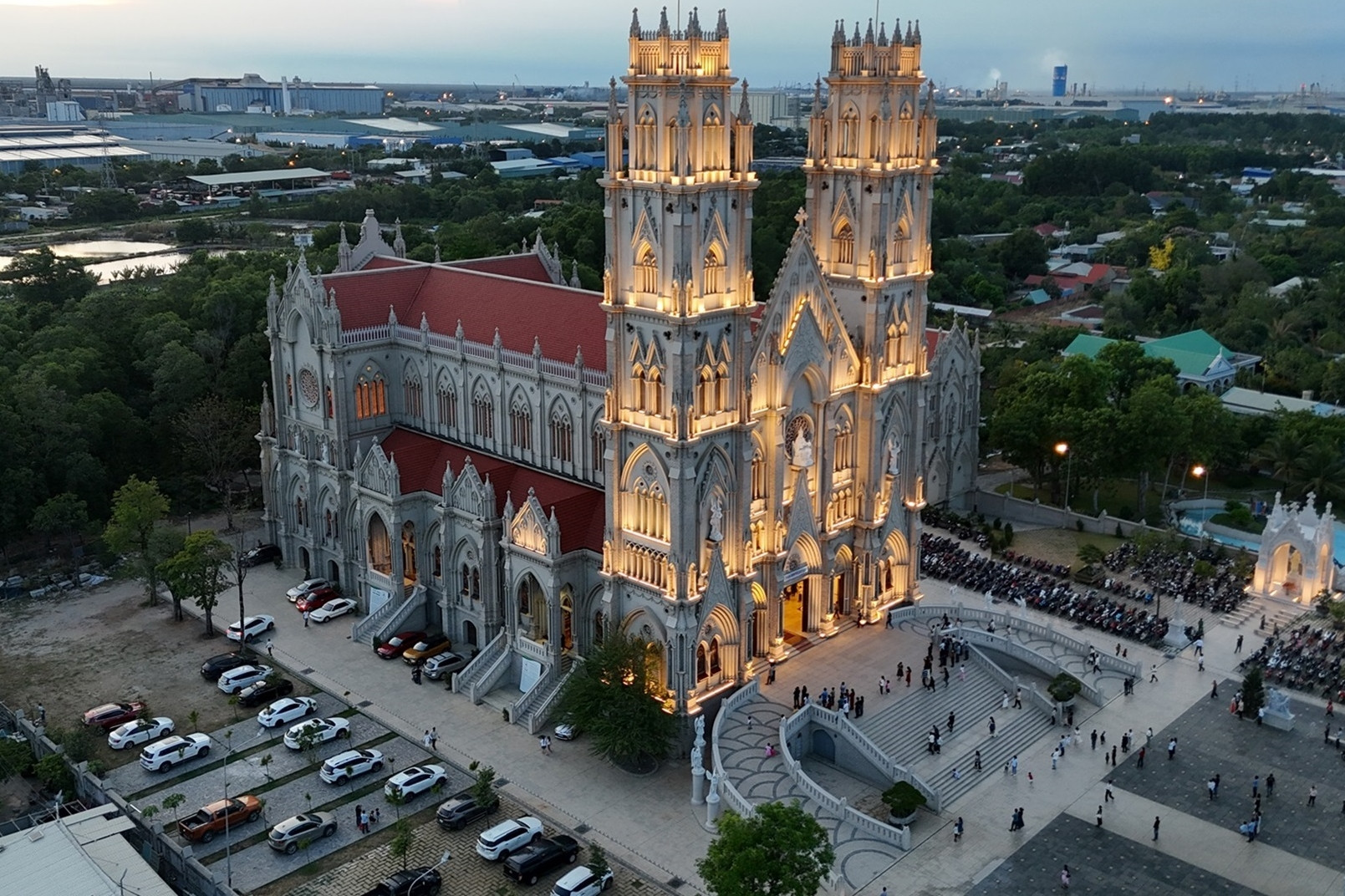 Ngắm kiến trúc độc đáo của nhà thờ lớn nhất tỉnh Bà Rịa - Vũng Tàu