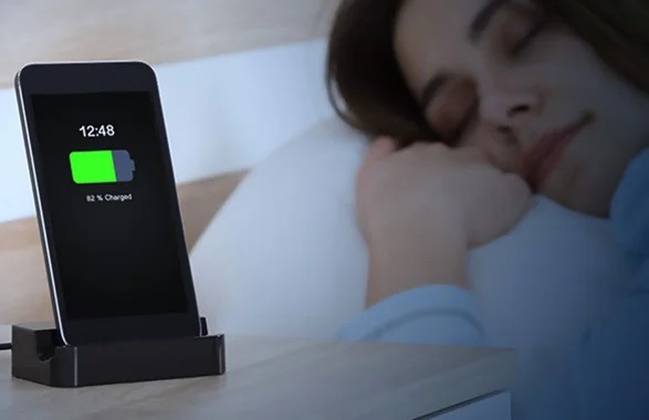 Sạc iPhone qua đêm có sao không? Đây là câu trả lời của Apple