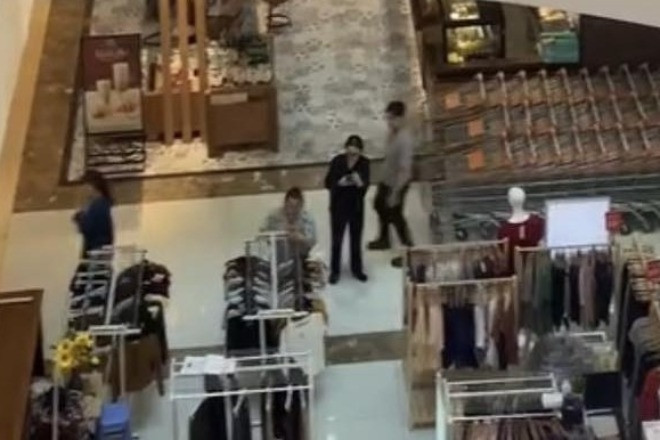 Thêm người rơi lầu ở Vạn Hạnh Mall, nạn nhân là nam thanh niên