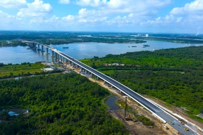 Thông xe kỹ thuật cầu dài nhất trên đường Vành đai 3 TPHCM trước lễ 30/4