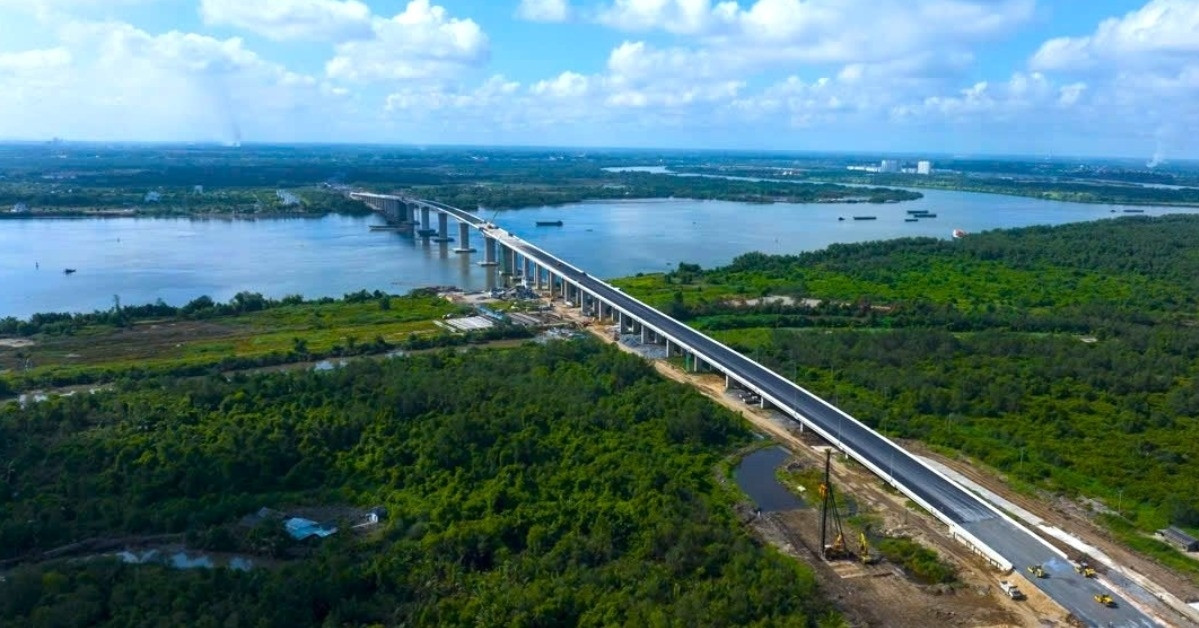 Thông xe kỹ thuật cầu dài nhất trên đường Vành đai 3 TPHCM trước lễ 30/4