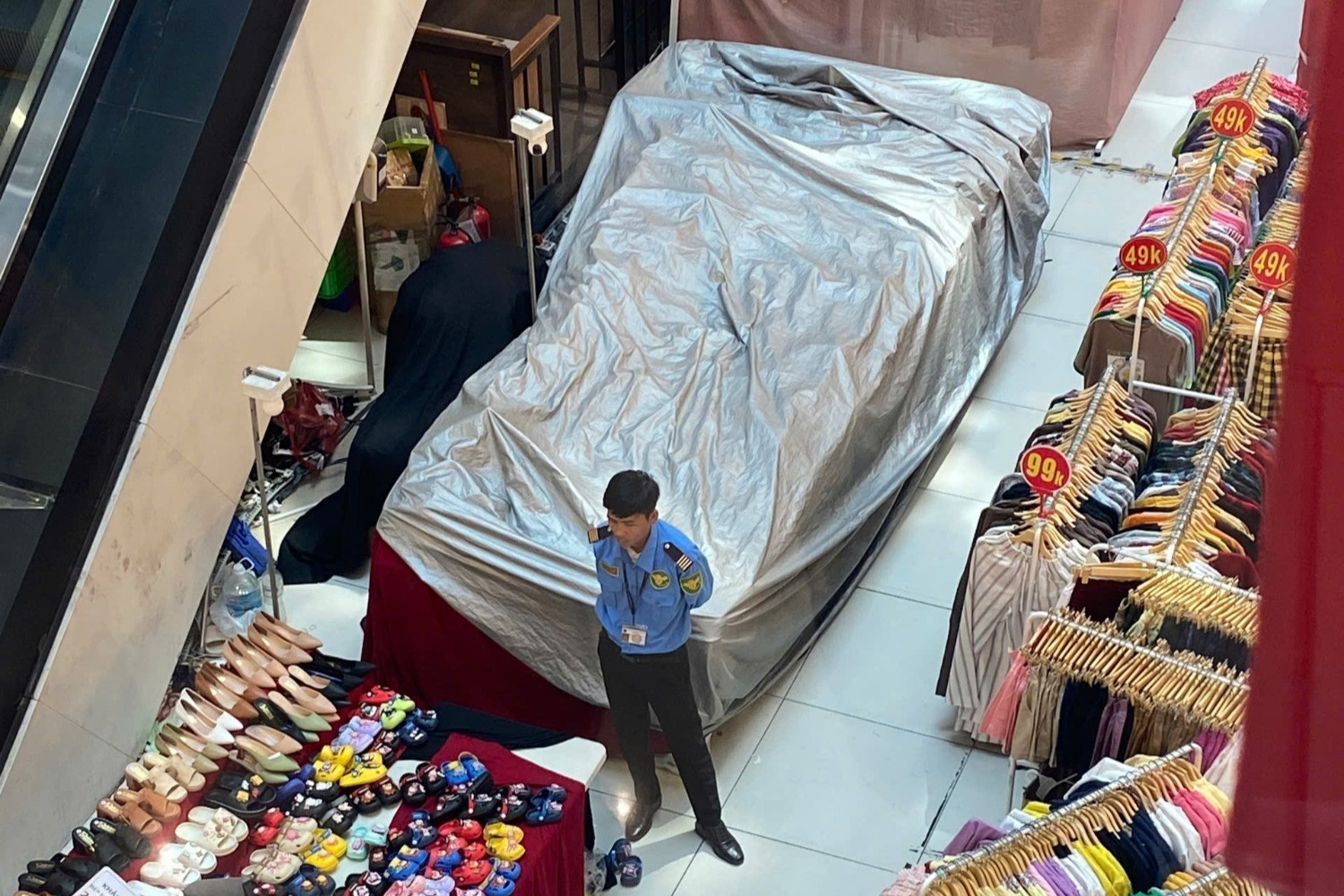 Bản tin sáng 27/4: Nhiều tâm trạng ở Vạn Hạnh Mall sau 3 vụ nhảy lầu liên tiếp