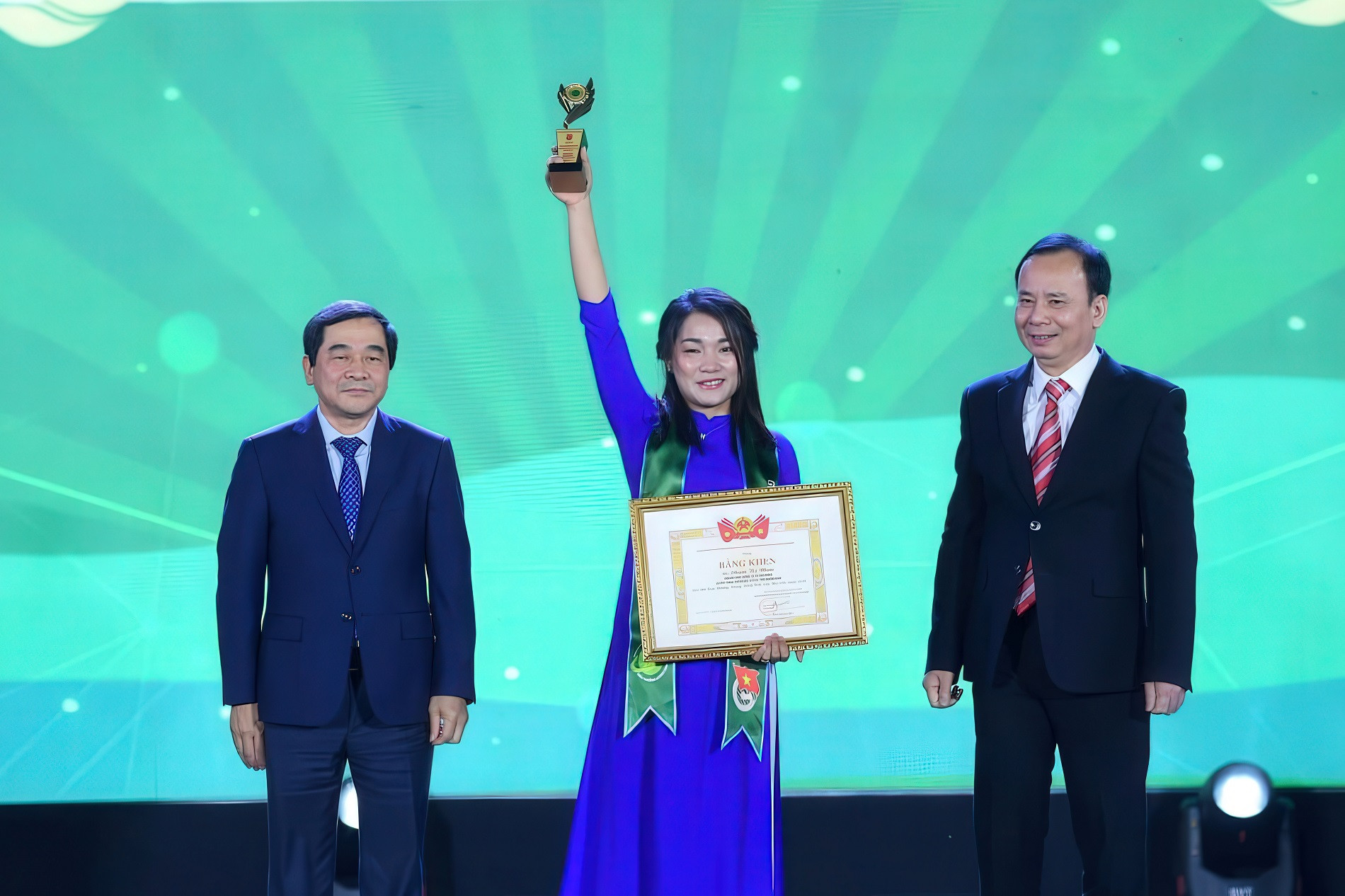 Anh 8 gigapixel low resolution v2 6x faceai.jpeg