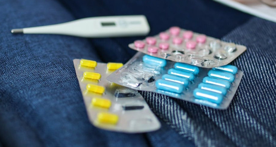 Cách hạ sốt phổ biến khiến bé trai bất động, phải đi cấp cứu