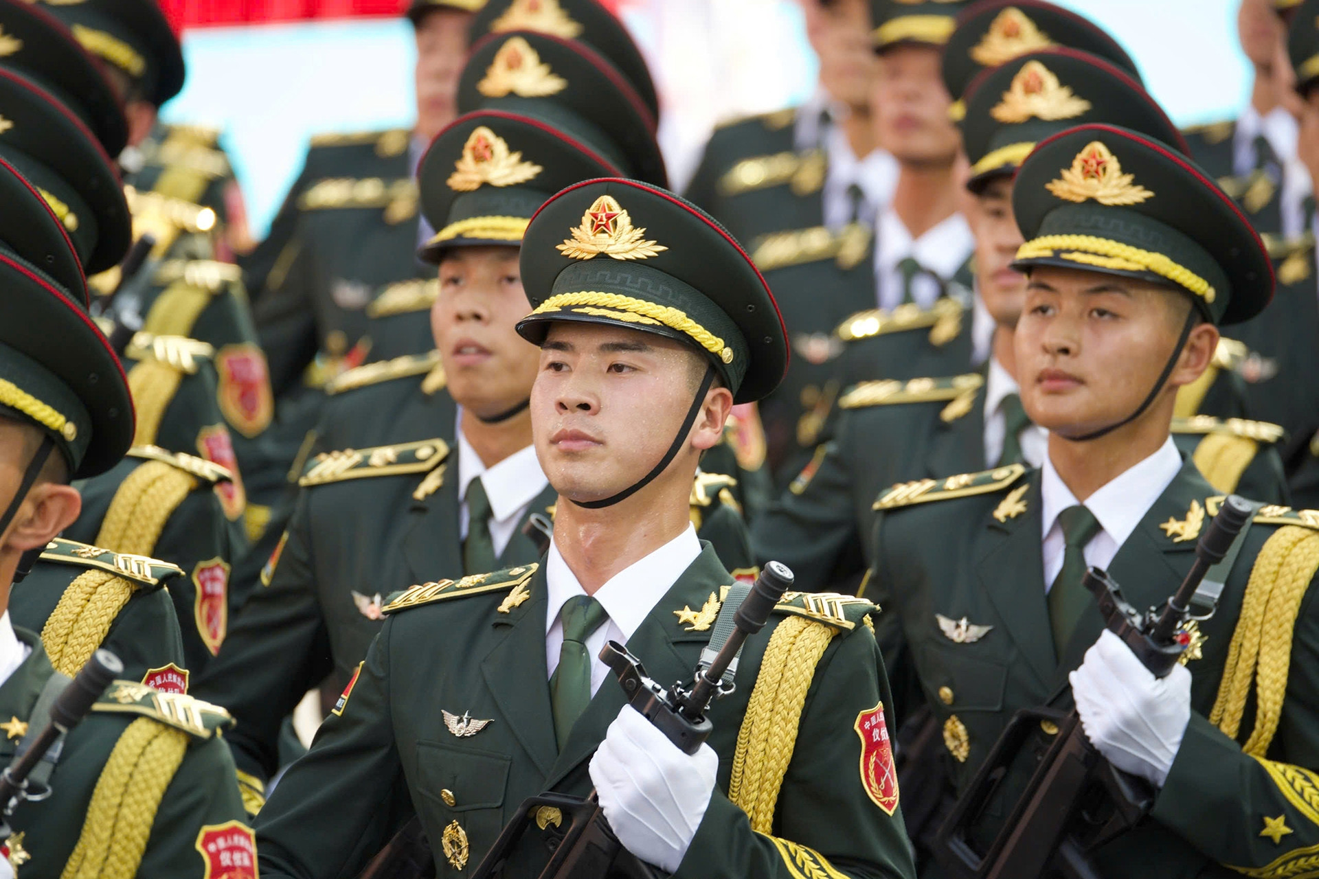 Khối Quân đội Trung Quốc hát 'Như có Bác Hồ trong ngày vui đại thắng'