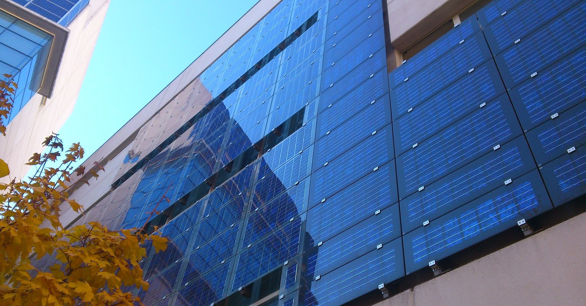 Tây Ban Nha lập kỷ lục: Lưới điện vận hành 100% bằng năng lượng tái tạo