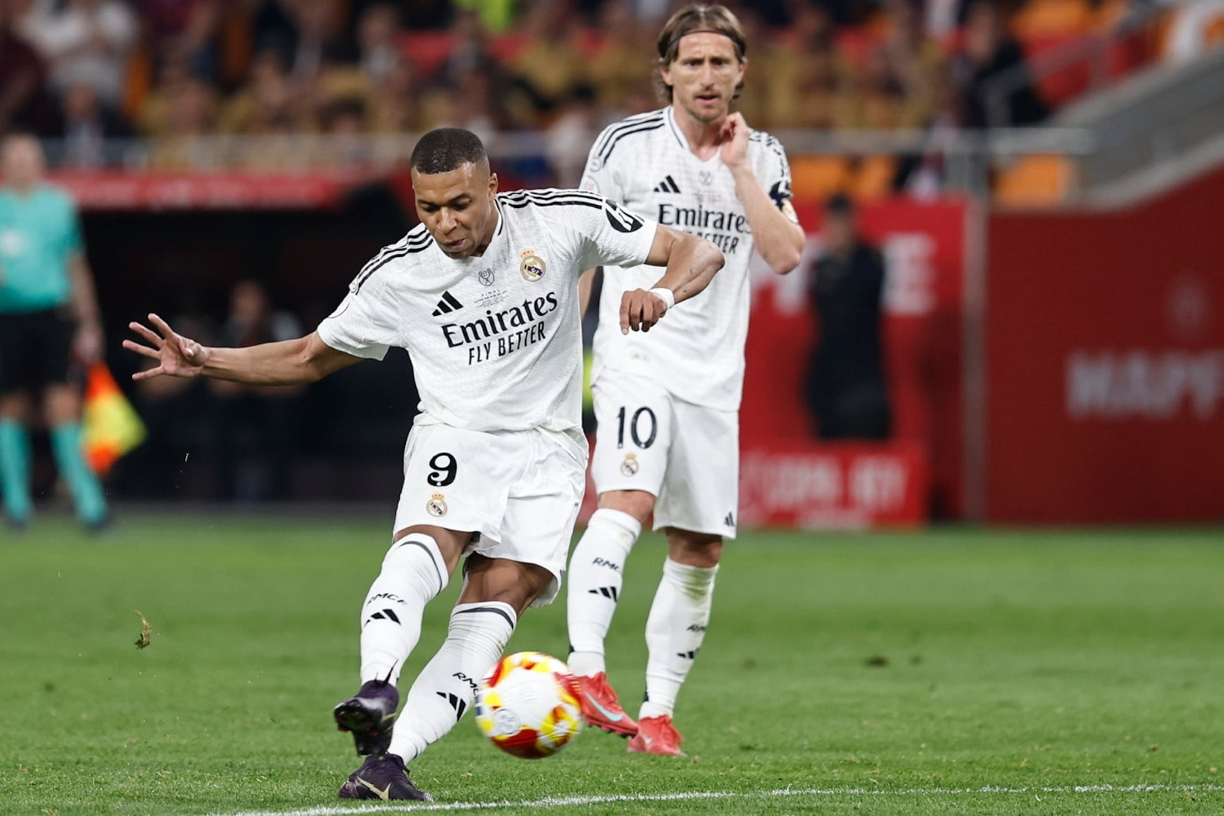 Real Madrid lại thua Barca: Ngọn lửa Mbappe là chưa đủ