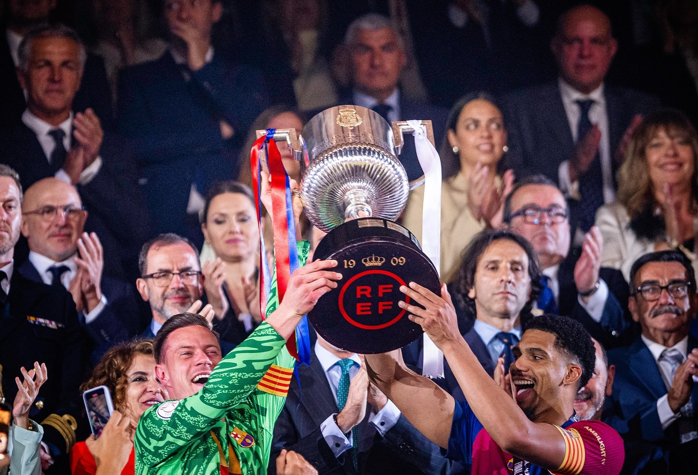 Thắng kịch tính Real Madrid, Barca vô địch Cúp Nhà vua