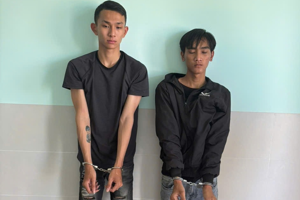 Thanh niên dùng mã tấu chặn đường 2 mẹ con trong đêm