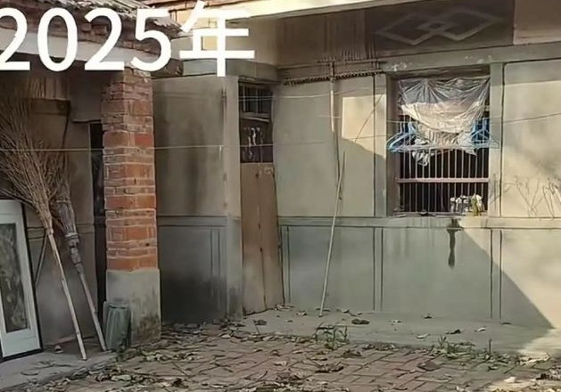 Trở về nhà sau 4 năm ông mất, cháu gái rơi nước mắt vì cảnh trước sân