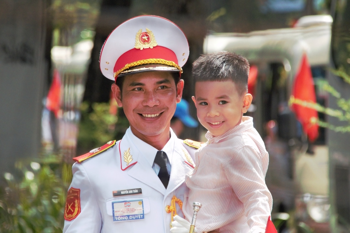 Vượt ngàn kilomet từ Bắc vào Nam cổ vũ người thân tham gia diễu binh