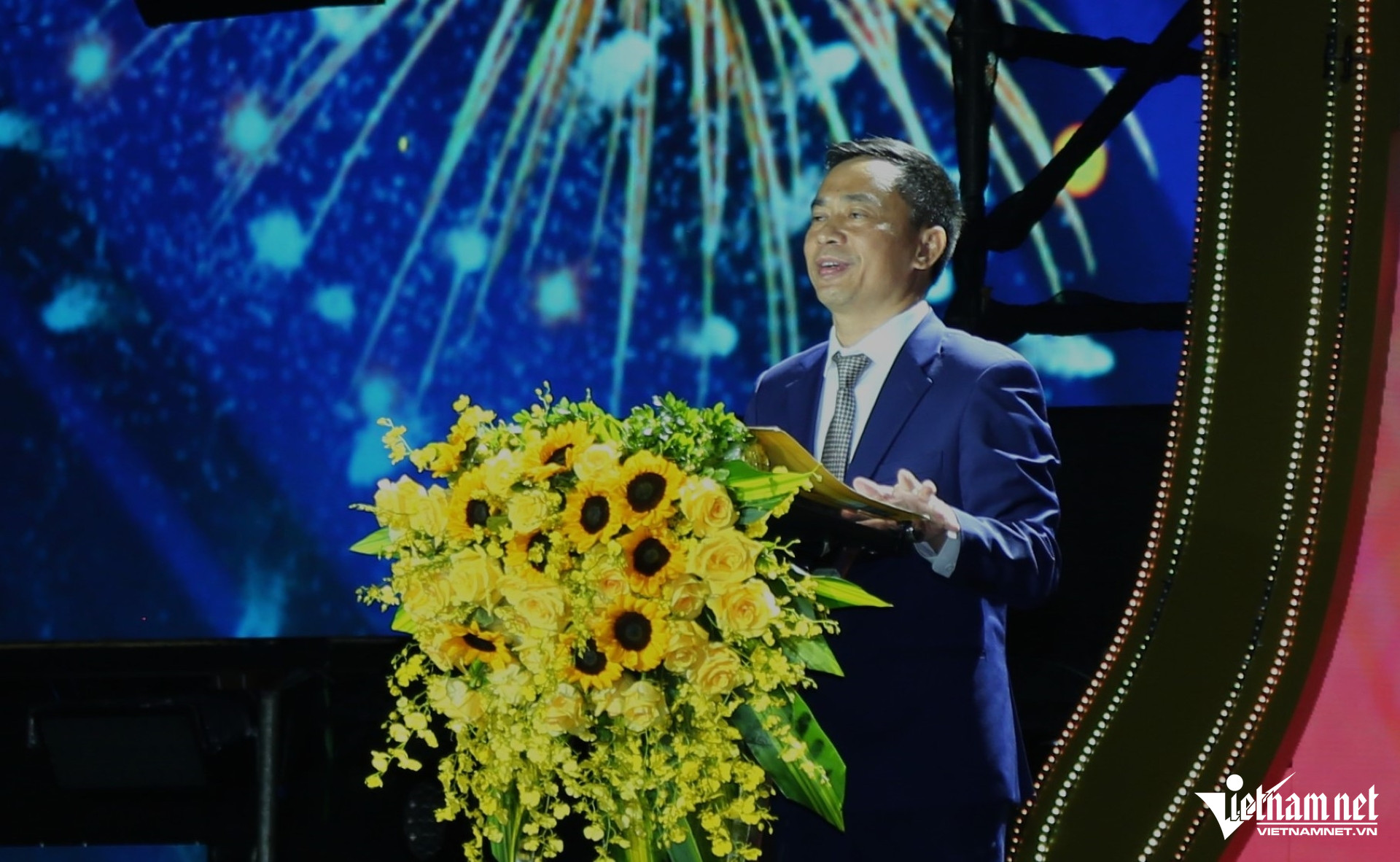 W-a3Hàng trăm nghìn người về dự lễ.JPG.jpg