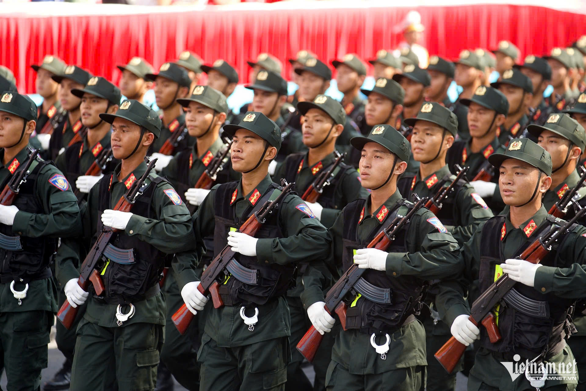 W-cảnh sát cơ động.jpg