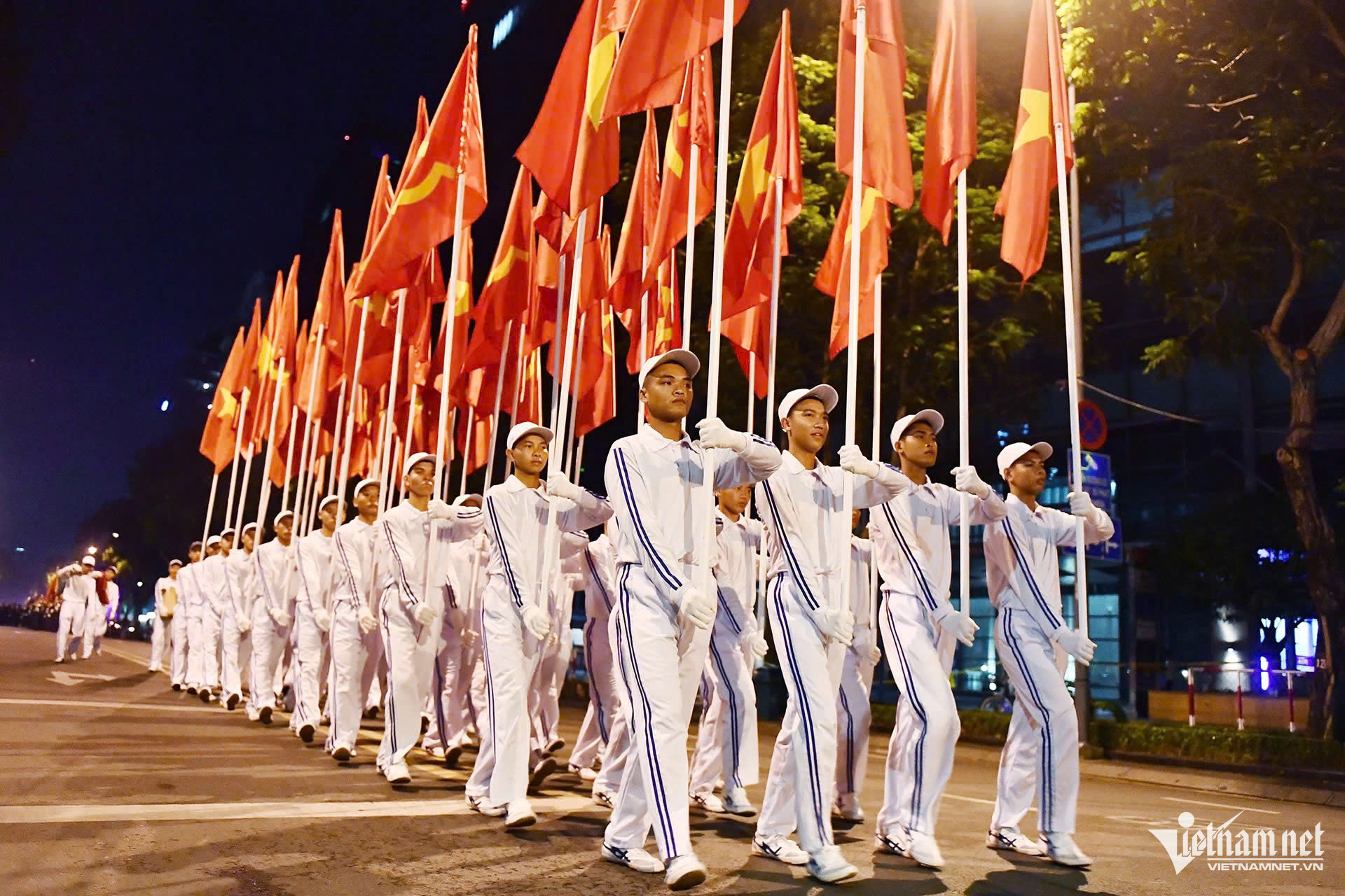 W-khối cờ đảng.jpg