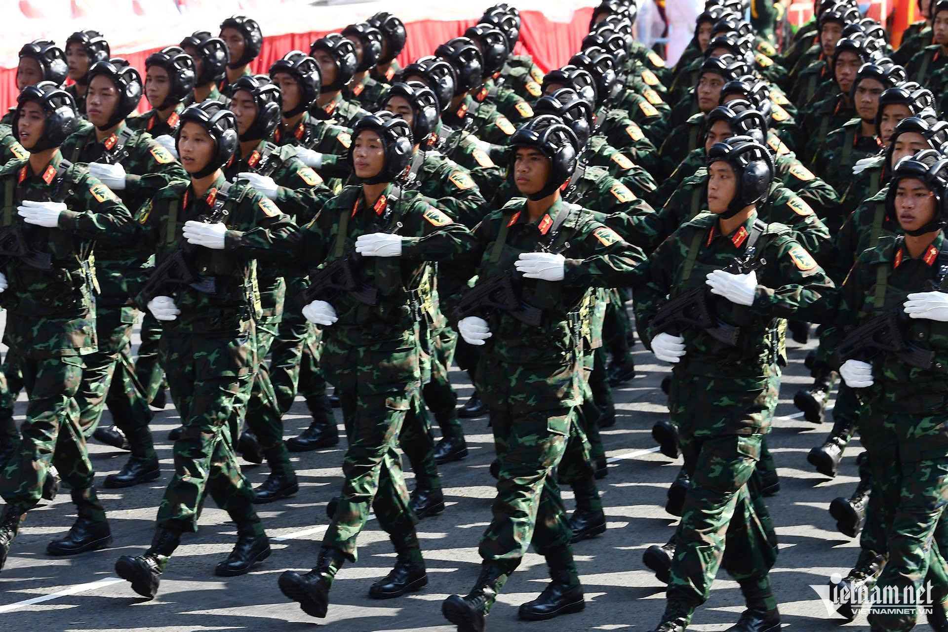 W-tăng thiết giáp.jpg