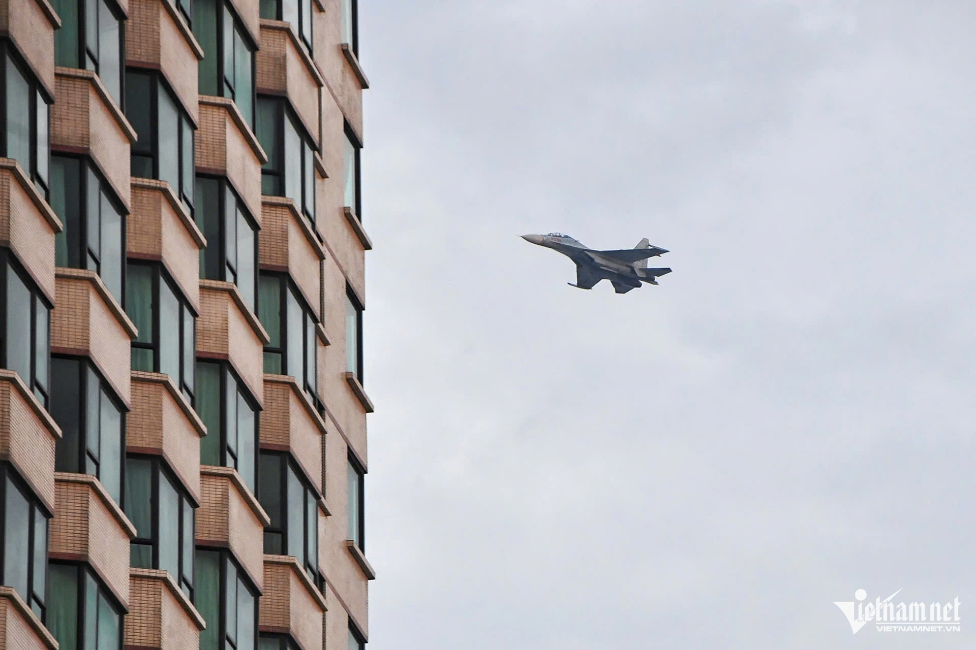 w tiem kich 23400.jpg