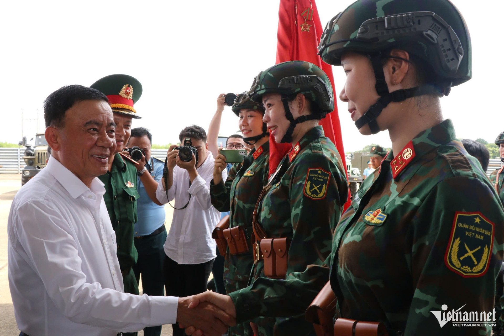 W-tran cam tú11 (1).jpg