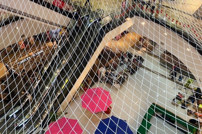 Biện pháp 'bất đắc dĩ' của Vạn Hạnh Mall để ngăn người nhảy lầu