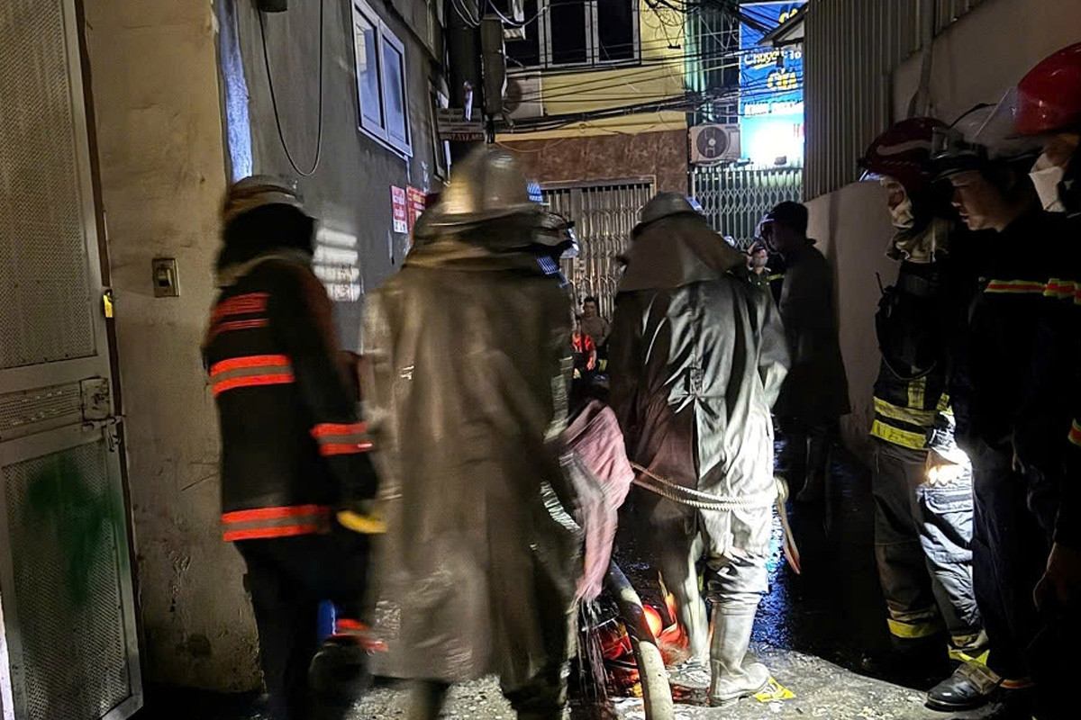 Cháy nhà lúc rạng sáng ở Hà Nội, 3 người tử vong