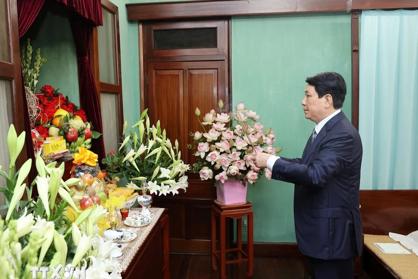 Chủ tịch nước Lương Cường thăm Khu di tích Chủ tịch Hồ Chí Minh