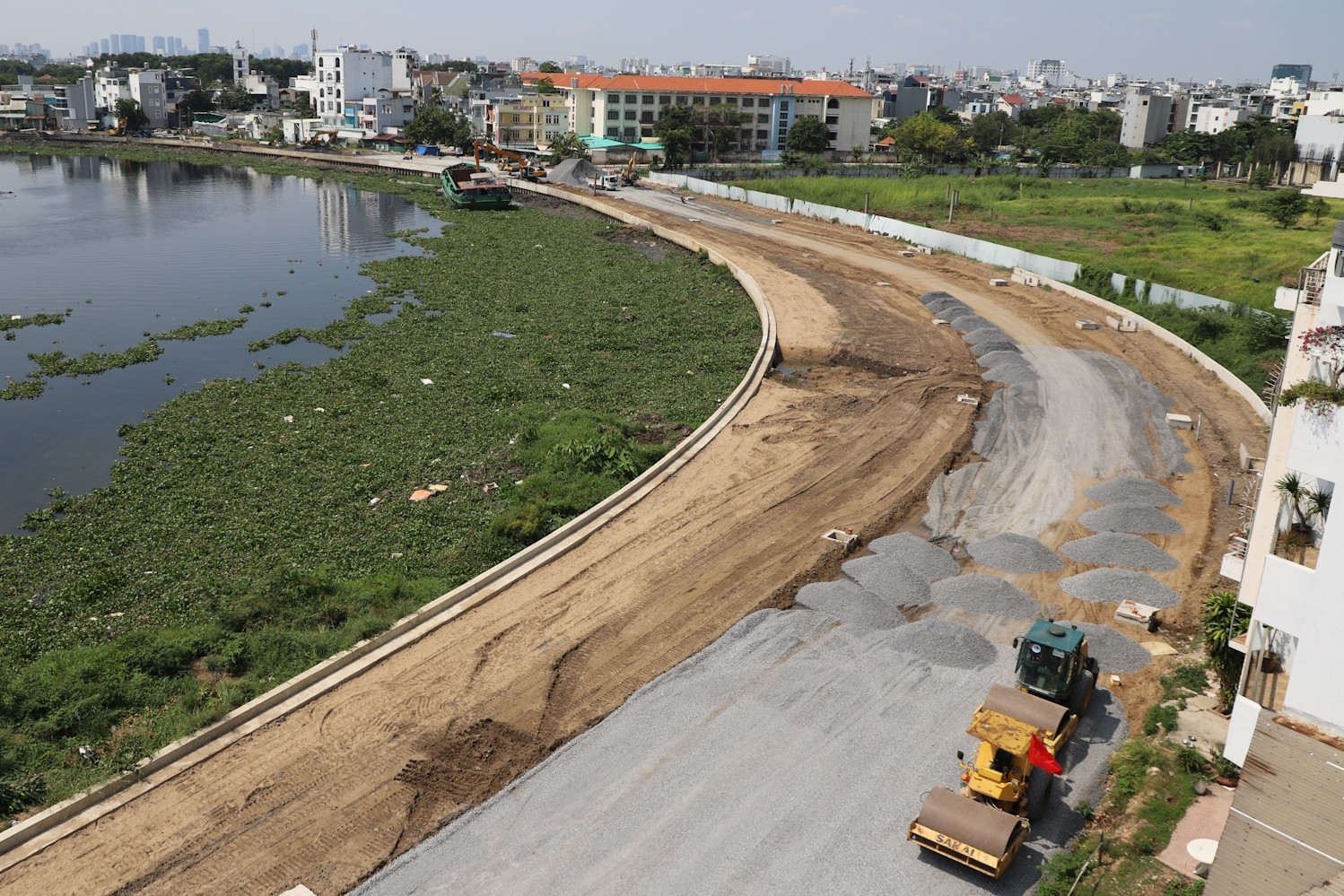 Đường gần 4km ven kênh trong dự án 9.000 tỷ đồng ở TPHCM thông xe