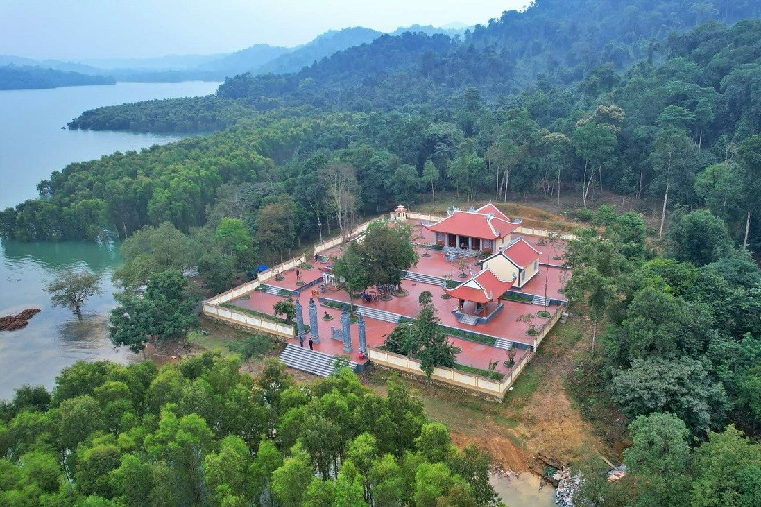 Khánh thành Đền thờ anh hùng liệt sĩ tại hồ Kẻ Gỗ