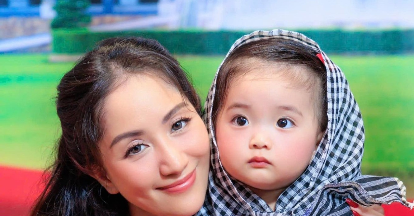 Khánh Thi khoe con gái xinh đẹp như búp bê, Tăng Thanh Hà quá trẻ ở tuổi 39