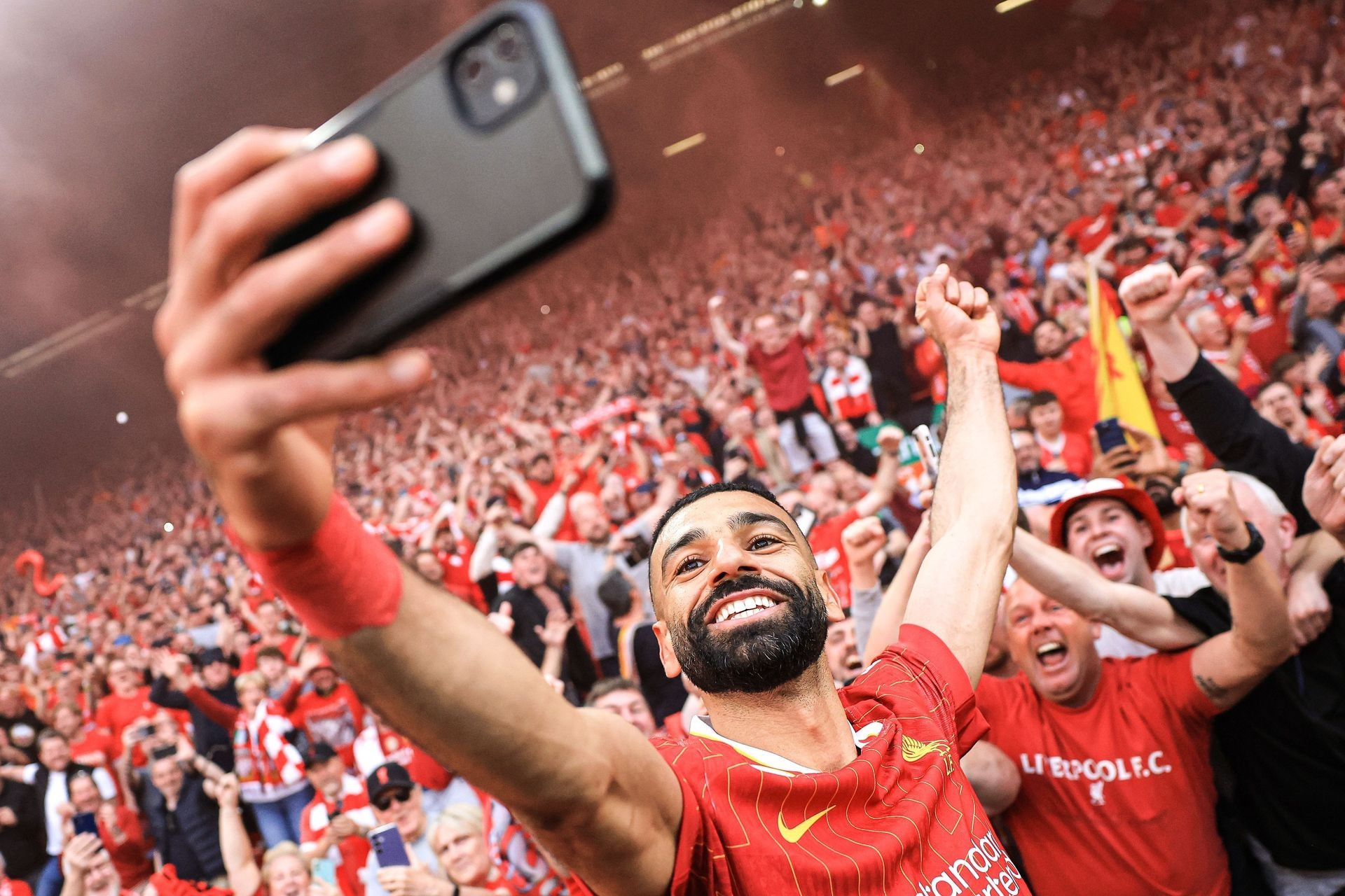 Liverpool nhuộm đỏ Premier League: Quyền lực vua Salah