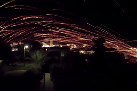 Màn pháo hoa lễ Phục sinh biến thành