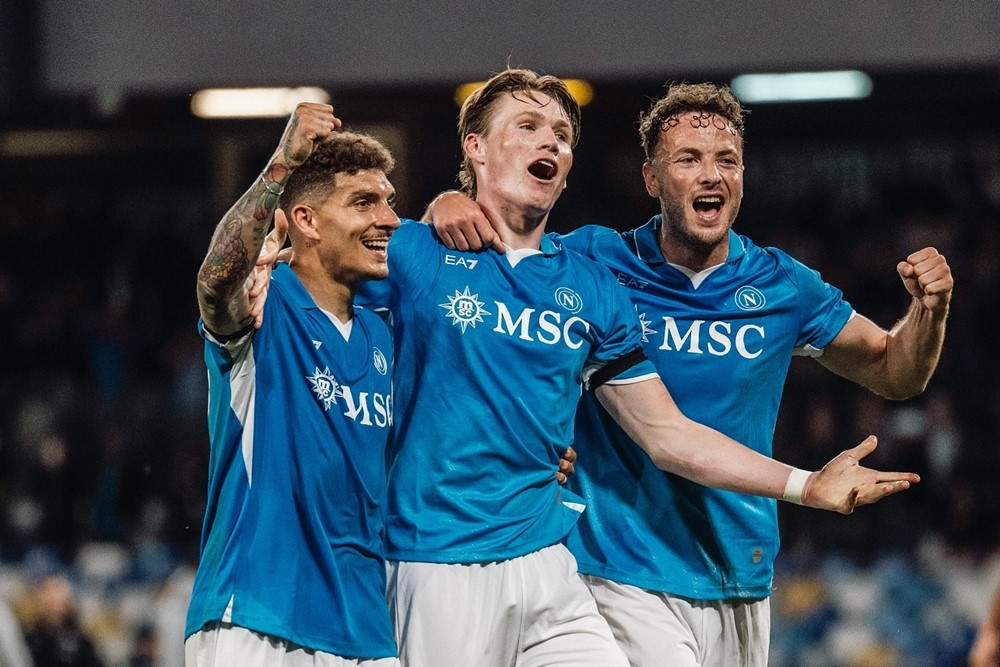 McTominay rực sáng, Napoli chiếm ngôi đầu Serie A