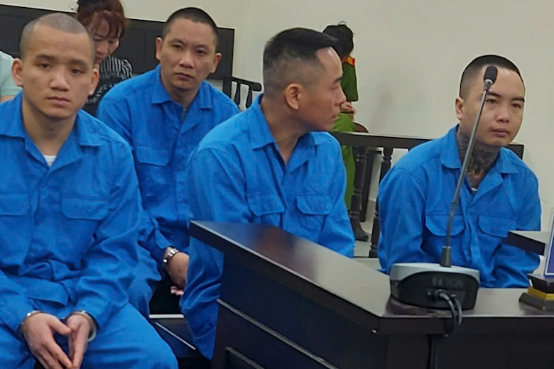 ‘Ông trùm’ mua bé gái đưa vào quán karaoke làm ‘tay vịn’ cho khách