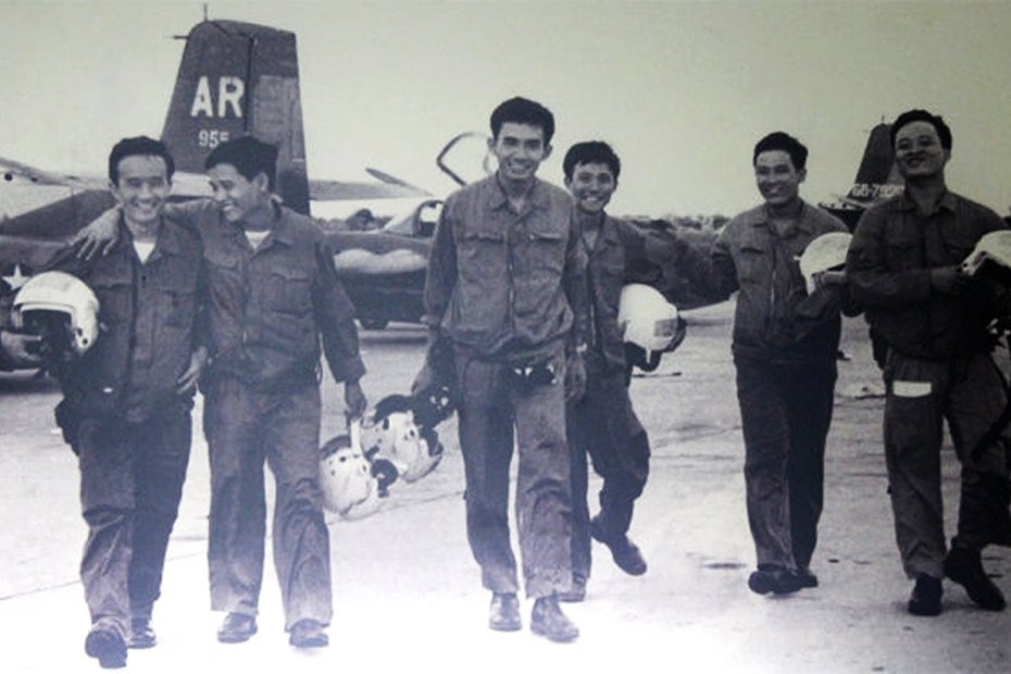 Phi đội Quyết thắng trong Chiến dịch Hồ Chí Minh có bao nhiêu phi công?