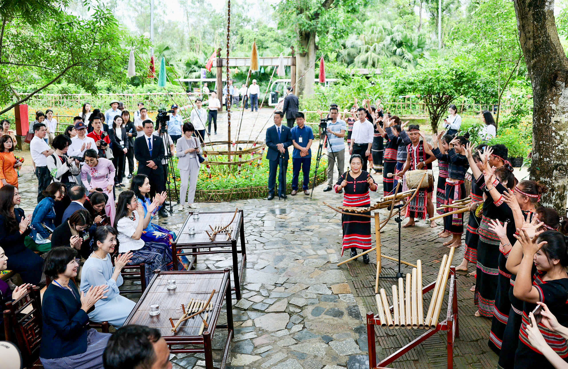 Phu nhân 2.jpg