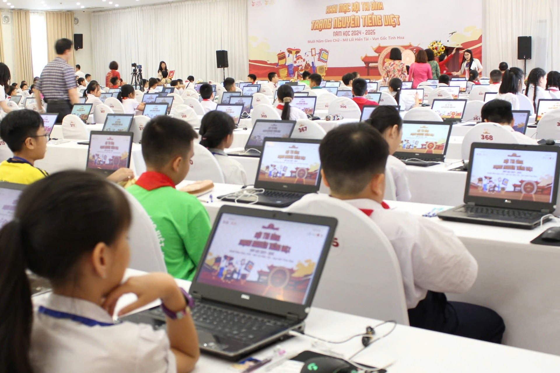 Sân chơi giúp học sinh tiểu học rèn kỹ năng ngôn ngữ và khả năng dùng công nghệ