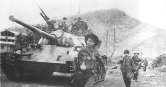 Tỉnh đầu tiên nào ở miền Nam được giải phóng trong năm 1975?