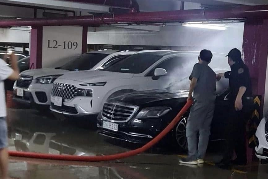 Từ vụ ca sĩ Duy Mạnh kiện Mercedes-Benz: Ô tô đang tắt máy có thể tự cháy không?